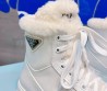 Женские кожаные высокие кроссовки на меху Prada 2023 белые