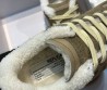 Женские комбинированные кроссовки с мехом Maison Margiela 2023 бежевые