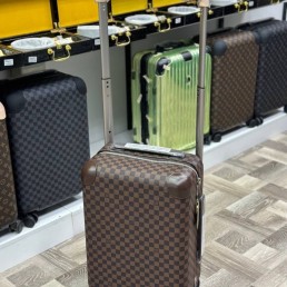 Чемодан Louis Vuitton 2023 коричневая шашка