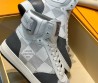 Женские высокие кроссовки Louis Vuitton 2023 серые с белым
