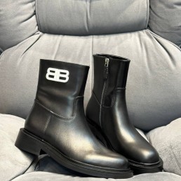Женские укороченные сапоги Balenciaga 2023 черные на молнии