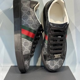 Женские кроссовки Gucci 2023 темно-серые с принтом