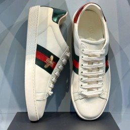 Женские кожаные кроссовки Gucci 2023 белые с полосками