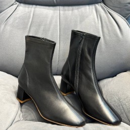 Женские кожаные ботильоны By Far 2023 черные на молнии
