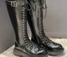 Женские кожаные сапоги Alexander McQueen 2023 черные глянцевые