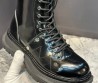 Женские кожаные сапоги Alexander McQueen 2023 черные глянцевые