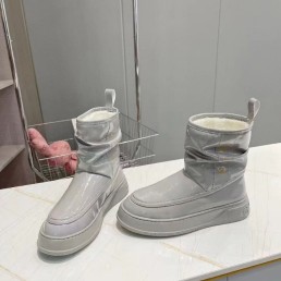 Женские кожаные сапоги на меху Gucci 2023 серые лакированные