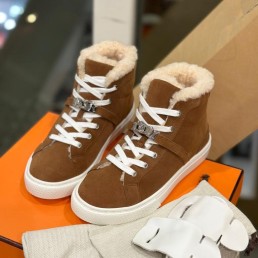 Женские замшевые высокие кроссовки на меху Hermes 2023 коричневые