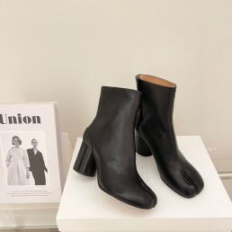 Женские кожаные ботильоны Maison Margiela 2023 черные каблук 8 см