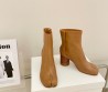 Женские кожаные ботильоны Maison Margiela 2023 коричневые каблук 8 см