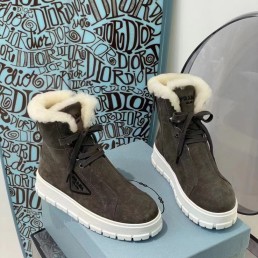 Женские замшевые ботинки на меху Prada 2023 серые