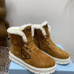 Женские замшевые ботинки на меху Prada 2023 коричневые