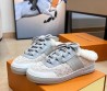 Женские комбинированные кроссовки на меху Louis Vuitton 2023 бежевые