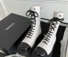 Женские кожаные ботинки Chanel 2023 белые с лакированным черным носом