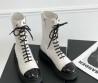Женские кожаные ботинки Chanel 2023 белые с лакированным черным носом