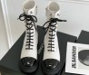 Женские кожаные ботинки Chanel 2023 белые с лакированным черным носом