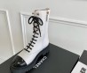 Женские кожаные ботинки Chanel 2023 белые с лакированным черным носом