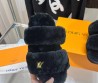 Женские меховые шлепанцы Louis Vuitton 2023 черные