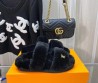 Женские меховые шлепанцы Louis Vuitton 2023 черные