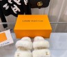 Женские меховые шлепанцы Louis Vuitton 2023 белые
