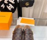 Женские кожаные мюли Louis Vuitton 2023 коричневые на меху