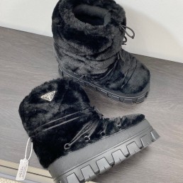 Женские меховые луноходы Prada 2023 черные