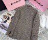 Женский костюм Miu Miu 2023 бежевый в клетку