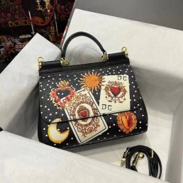 Женская кожаная сумка Dolce & Gabbana 2023 24x20 черная с картами