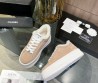 Женские замшевые кроссовки Chanel 2023 бежевые с мехом