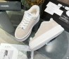 Женские замшевые кроссовки Chanel 2023 молочные с мехом