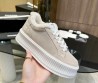 Женские замшевые кроссовки Chanel 2023 молочные с мехом
