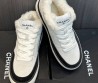 Женские замшевые кроссовки на меху Chanel 2023 светло-серые с черным