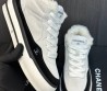 Женские замшевые кроссовки на меху Chanel 2023 светло-серые с черным