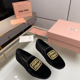 Женские бархатные мокасины Miu Miu 2023 черные с вышивкой
