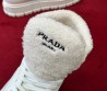 Женские кожаные кроссовки на меху Prada 2023 белые