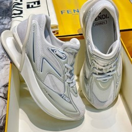 Женские комбинированные кроссовки Fendi 2023 серые