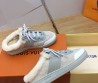 Женские комбинированные кроссовки Louis Vuitton 2023 серые с мехом