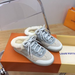 Женские комбинированные кроссовки Louis Vuitton 2023 серые с мехом