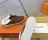 Женские комбинированные кроссовки Louis Vuitton 2023 коричневые с мехом