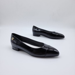 Женские кожаные балетки Chanel 2023 черные лакированные