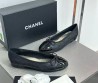Женские кожаные балетки Chanel 2023 черные с лакированным носом
