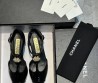 Женские кожаные туфли Chanel 2023 черные лакированные на танкетке