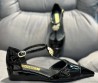 Женские кожаные туфли Chanel 2023 черные лакированные на танкетке