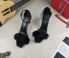Женские кожаные босоножки Saint Laurent 2023 черные с мехом