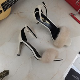 Женские кожаные босоножки Saint Laurent 2023 бежевые с мехом