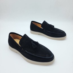 Мужские замшевые лоферы Santoni 2024 черные с кисточками