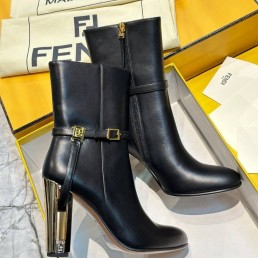 Женские кожаные сапоги Fendi 2023 черные с золотым каблуком