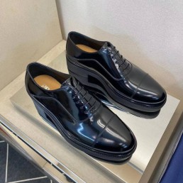 Мужские кожаные туфли Prada 2023 черные лакированные
