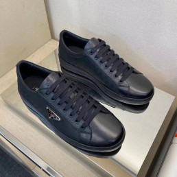 Мужские кожаные кроссовки Prada 2023 черные с принтом