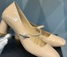 Женские кожаные туфли Christian Dior 2023 бежевые лакированные